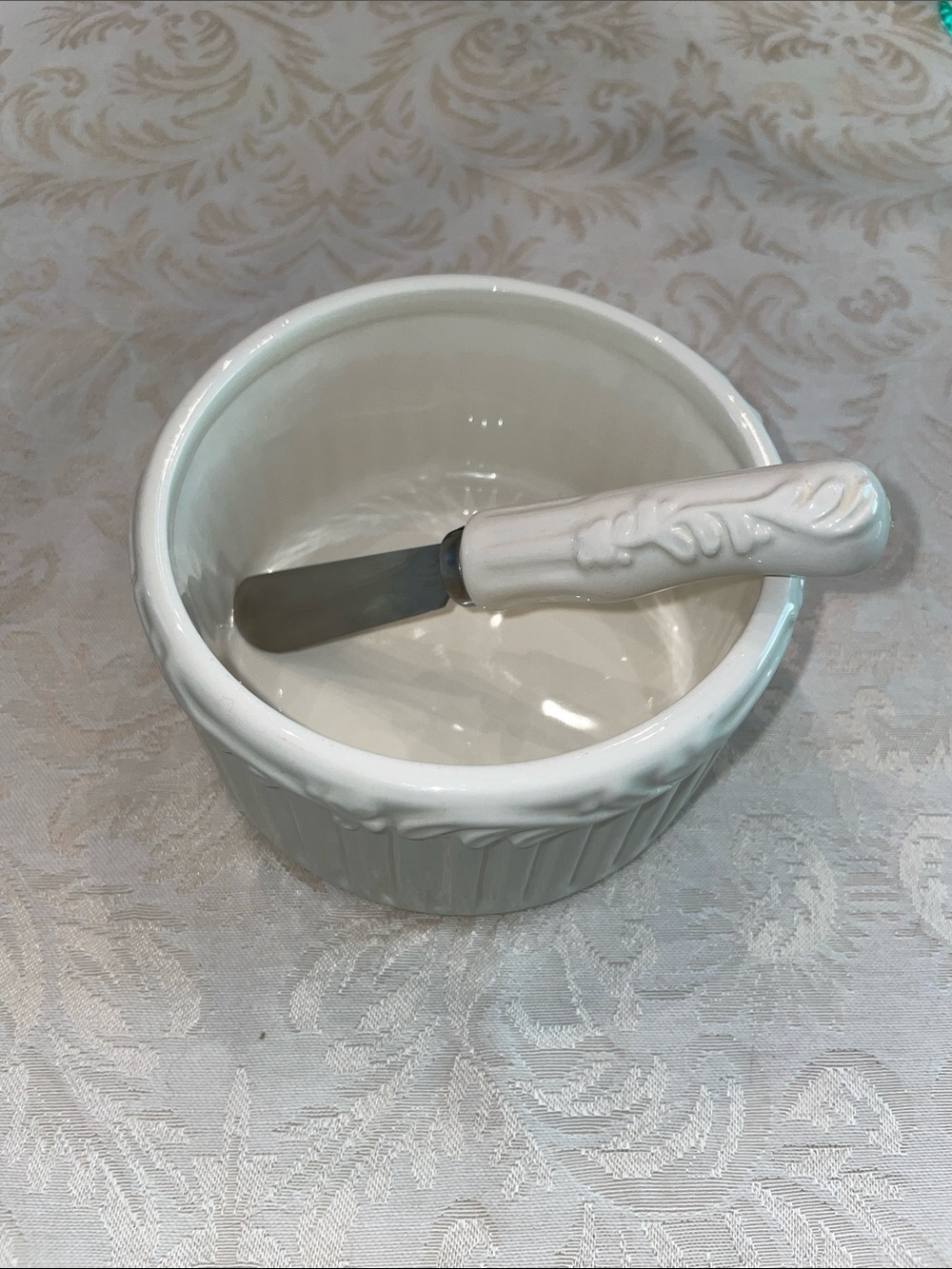 Rare Mikasa Italian Countryside Ivory Stoneware Ceramic Dip Bowl with Knife